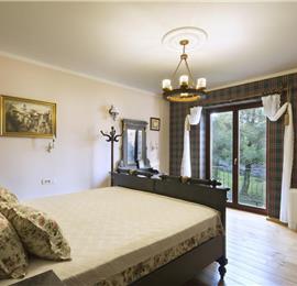 5 bedroom bayside villa with pool near Kotor, sleeps 12
